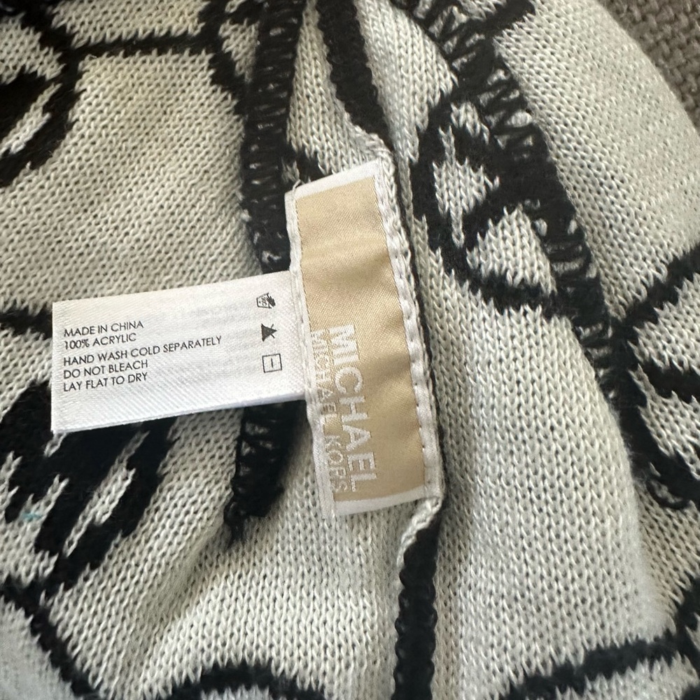 MICHAEL KORS BLACK/ WHITE 3 PIECE SCARF HAT & GLOVES SET - Picture 8 of 11